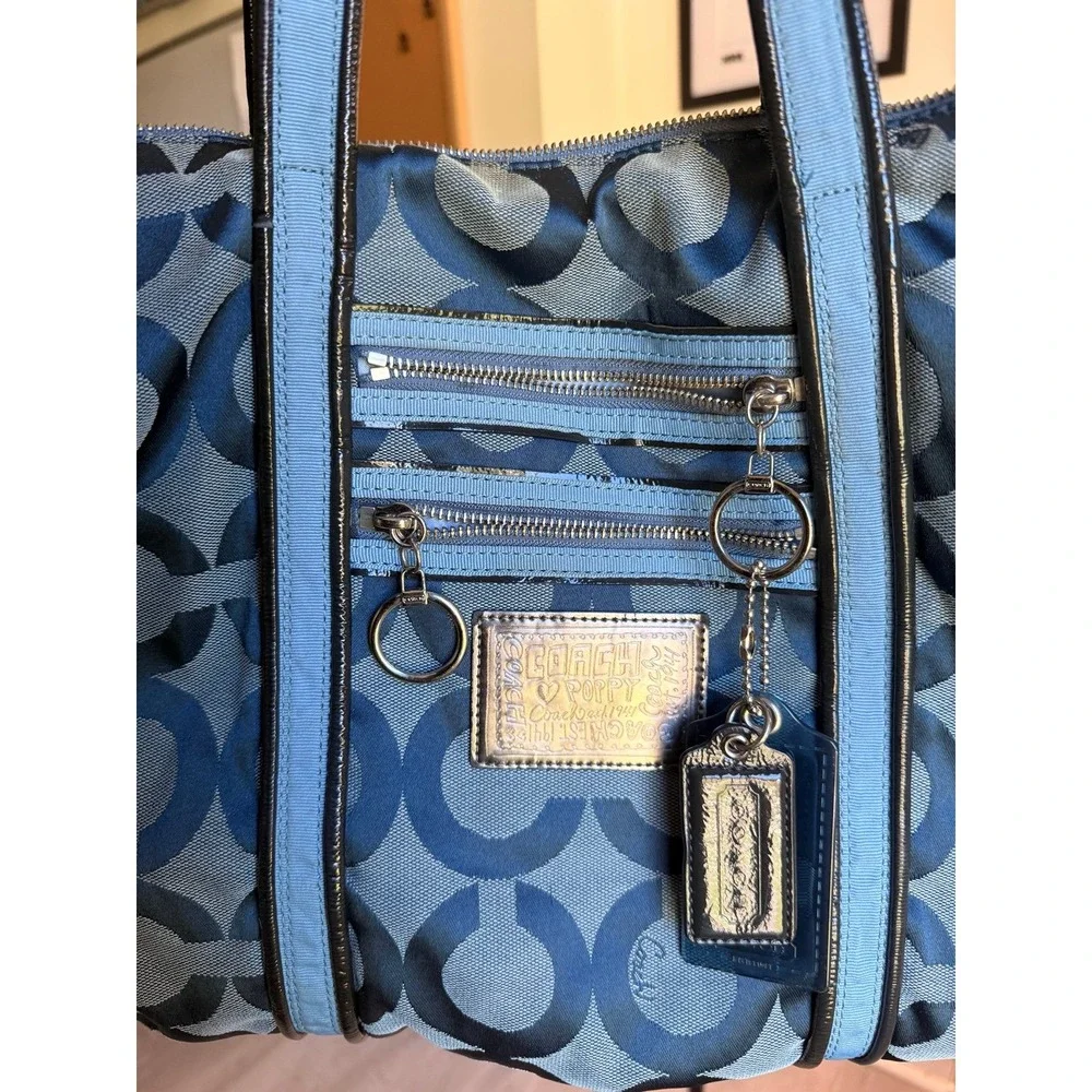 Blue COACH poppy hand bag purse with keychains 2010‎